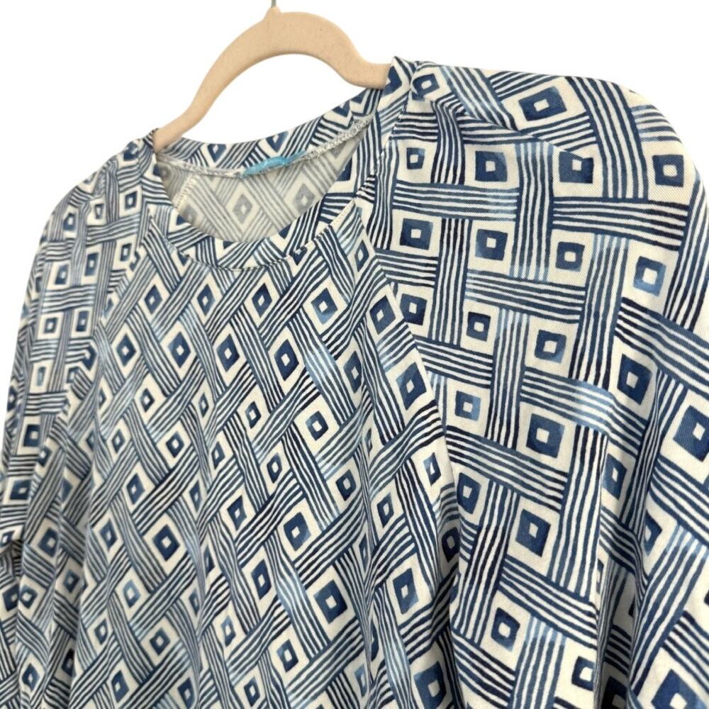 J McLaughlin Blue White Geometric Long Sleeve Knit‎ Top Preppy Resort Size S - Picture 2 of 6
